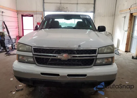 2006 Chevrolet Silverado C1500 Heavy Duty from USA, damaged, VIN 1GCGC13U86F106101